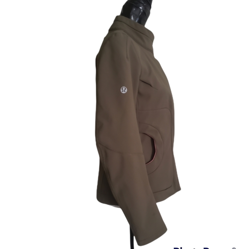 Lululemon Vintage Softshell Jacket - Picture 7 of 12